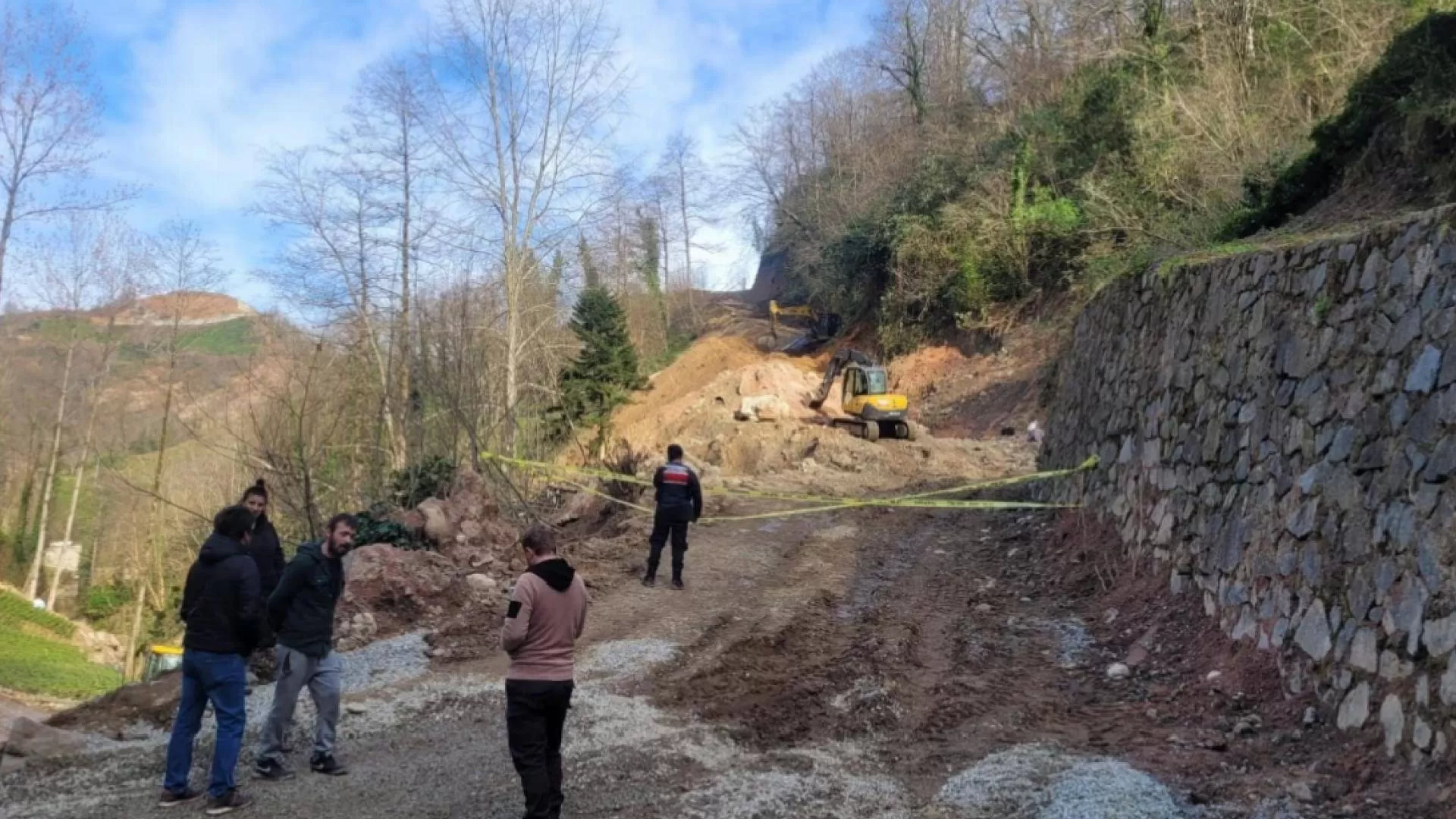 Trabzon'da içme suyu isale hattı çalışması sırasında yaşanan göçükte 3 işçi hayatını kaybetti
