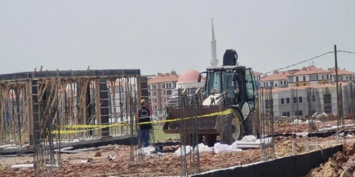 Diyarbakır'da üzerine inşaat demiri düşen işçi yaşamını kaybetti