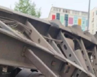 İstanbul Kartal'da kamyon dorsesinin altında kalan işçi hayatını kaybetti