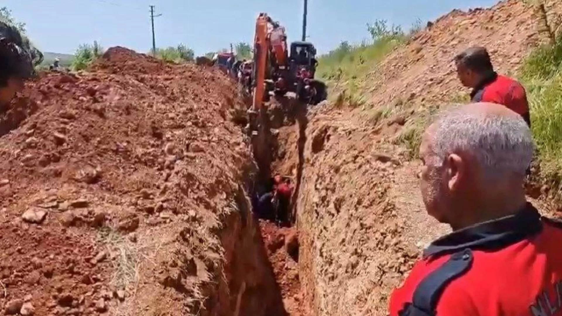 Kanalizasyon çalışması sırasında göçük altında kalan 30 yaşındaki işçi yaşamını kaybetti