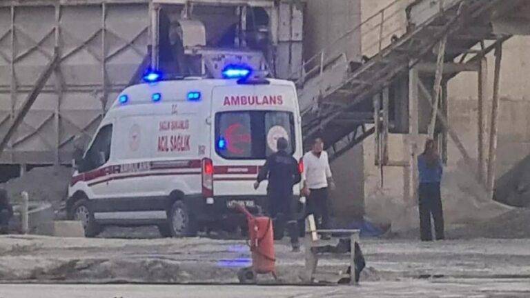 Konya'da sulama kanalı şantiyesinde beton kalıbın altında ezilen inşaat mühendisi yaşamını kaybetti 10 Konya'da sulama kanalı şantiyesinde beton kalıbın altında ezilen inşaat mühendisi yaşamını kaybetti