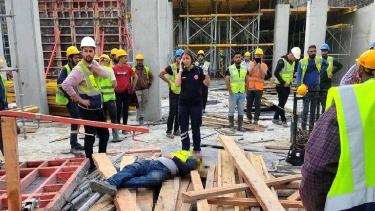 Marmaris'te inşaatta üzerine çelik kalıp düşen 34 yaşındaki işçi yaşamını kaybetti 4 Marmaris'te inşaatta üzerine çelik kalıp düşen 34 yaşındaki işçi yaşamını kaybetti