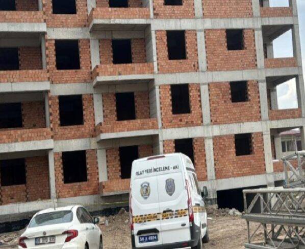 Sivas'ta 6'ncı kattan düşen 52 yaşındaki inşaat işçisi yaşamını kaybetti 2