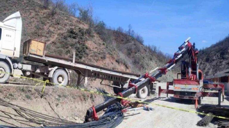Tokat'ta vinç bomunun üzerine devrildiği 43 yaşındaki işçi hayatını kaybetti 14 Tokat'ta vinç bomunun üzerine devrildiği 43 yaşındaki işçi hayatını kaybetti