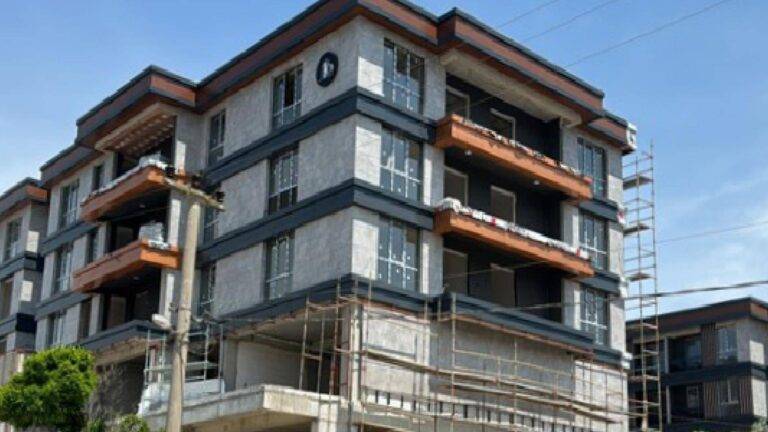 Bursa'da 5 katlı inşaatın en üst katından düşen 36 yaşındaki işçi hayatını kaybetti