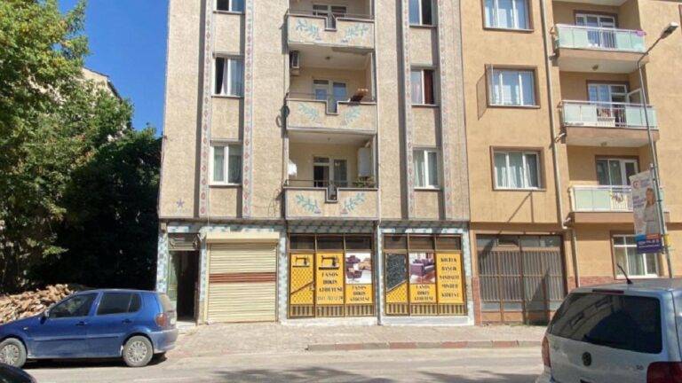 Bursa'da 64 yaşındaki işçi, tadilat yaptığı apartmanda ölü bulundu 11 Bursa'da 64 yaşındaki işçi, tadilat yaptığı apartmanda ölü bulundu
