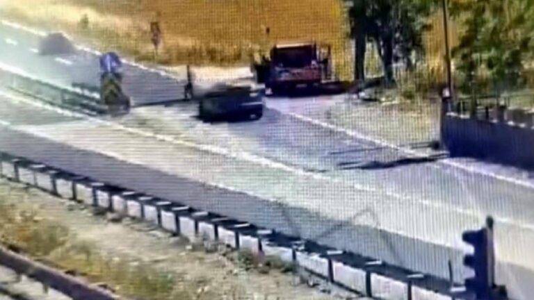 Tekirdağ'da karayolundaki olukları temizleyen 67 yaşındaki işçiye araç çarptı...