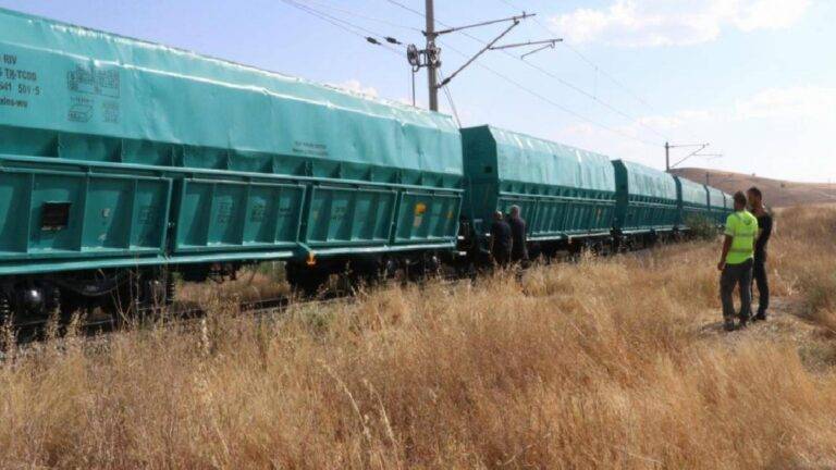 Kayseri'de yük treninin çarptığı 56 yaşındaki işçi yaşamını kaybetti 14 Kayseri'de yük treninin çarptığı 56 yaşındaki işçi yaşamını kaybetti