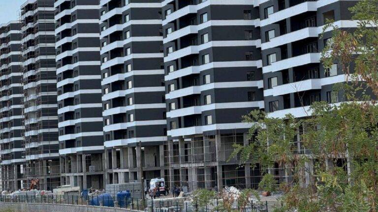 Diyarbakır'da asansör boşluğuna düşen 25 yaşındaki işçi hayatını kaybetti 1 Diyarbakır'da asansör boşluğuna düşen 25 yaşındaki işçi hayatını kaybetti