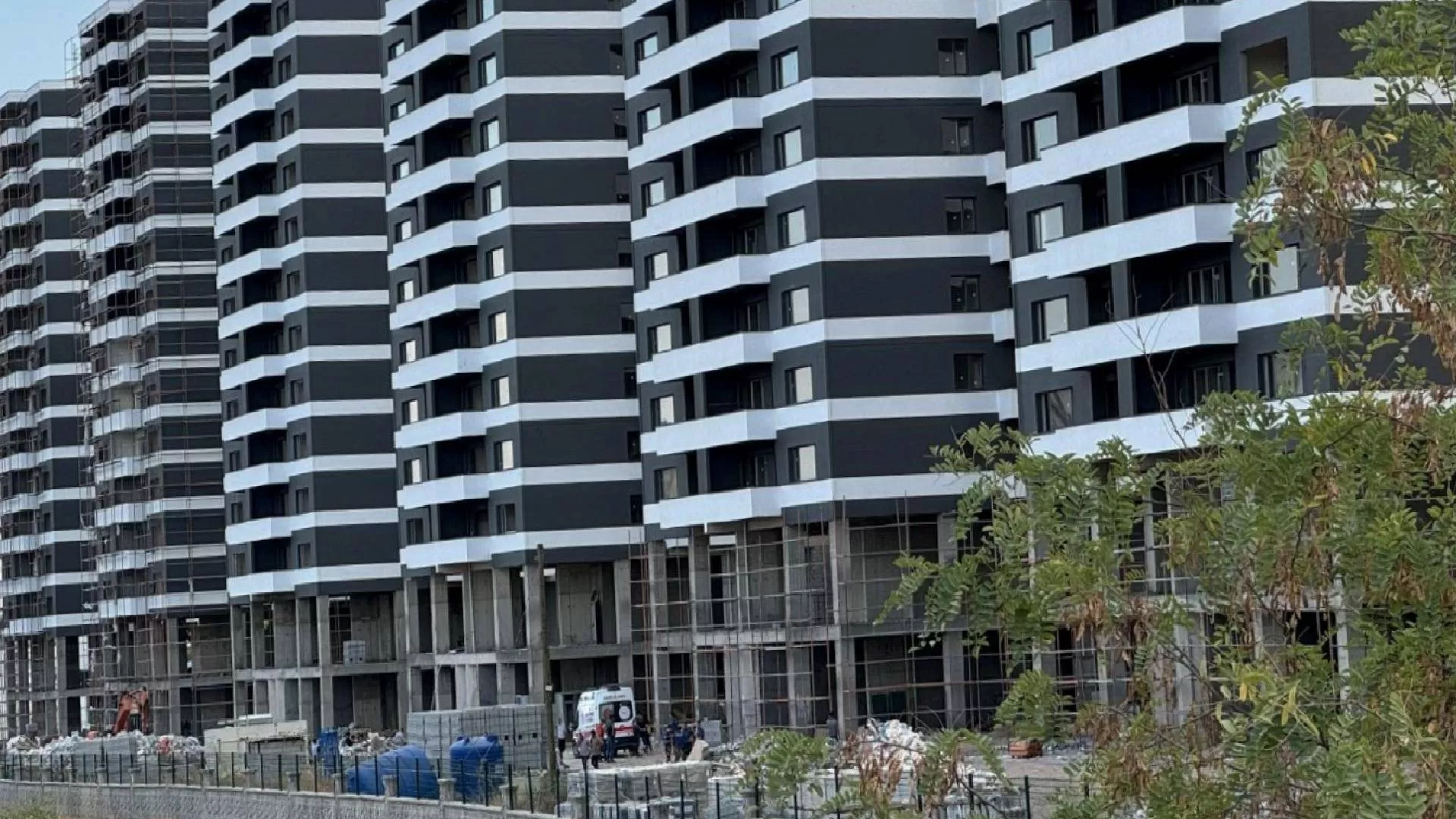 Diyarbakır'da asansör boşluğuna düşen 25 yaşındaki işçi hayatını kaybetti