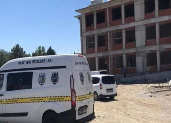 Erzincan'da çatıdan düşen 58 yaşındaki işçi yaşamını kaybetti