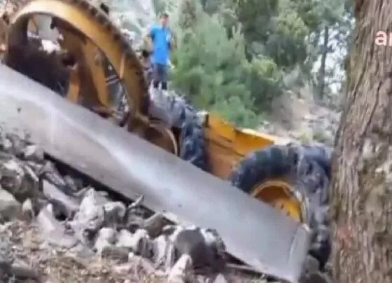 İş makinesiyle uçurumdan yuvarlanan 47 yaşındaki işçi hayatını kaybetti