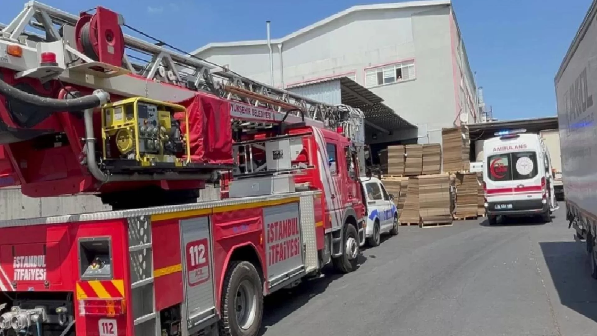 İstanbul'da baskı makinesine sıkışan işçi yaşamını kaybetti 13 İstanbul'da baskı makinesine sıkışan işçi yaşamını kaybetti