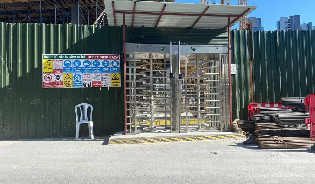 İstanbul'da inşaattan düşen işçi hayatını kaybetti 1 İstanbul'da inşaattan düşen işçi hayatını kaybetti