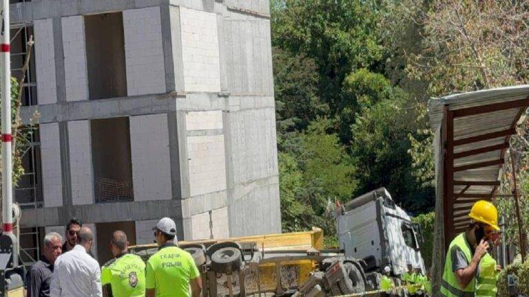 Sarıyer'de hafriyat kamyonunun altında kalan 44 yaşındaki işçi yaşamını kaybetti 5 Sarıyer'de hafriyat kamyonunun altında kalan 44 yaşındaki işçi yaşamını kaybetti