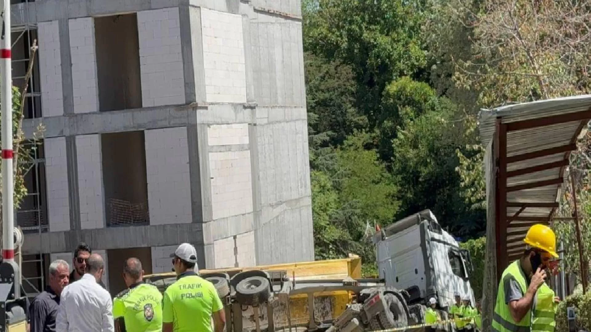 Sarıyer'de hafriyat kamyonunun altında kalan 44 yaşındaki işçi yaşamını kaybetti