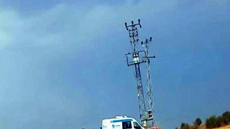 Tekirdağ'da GSM direğinde akıma kapılan işçi hayatını kaybetti 7 Tekirdağ'da GSM direğinde akıma kapılan işçi hayatını kaybetti