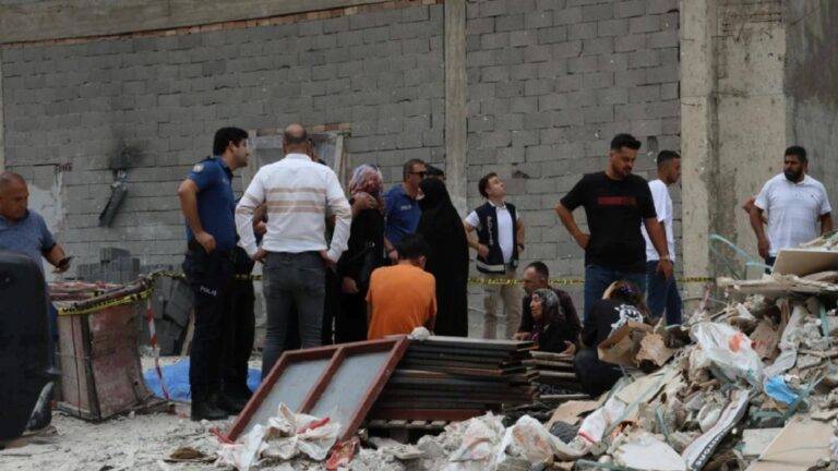Adana’da üzerlerine demir kova düşen 2 işçi hayatını kaybetti