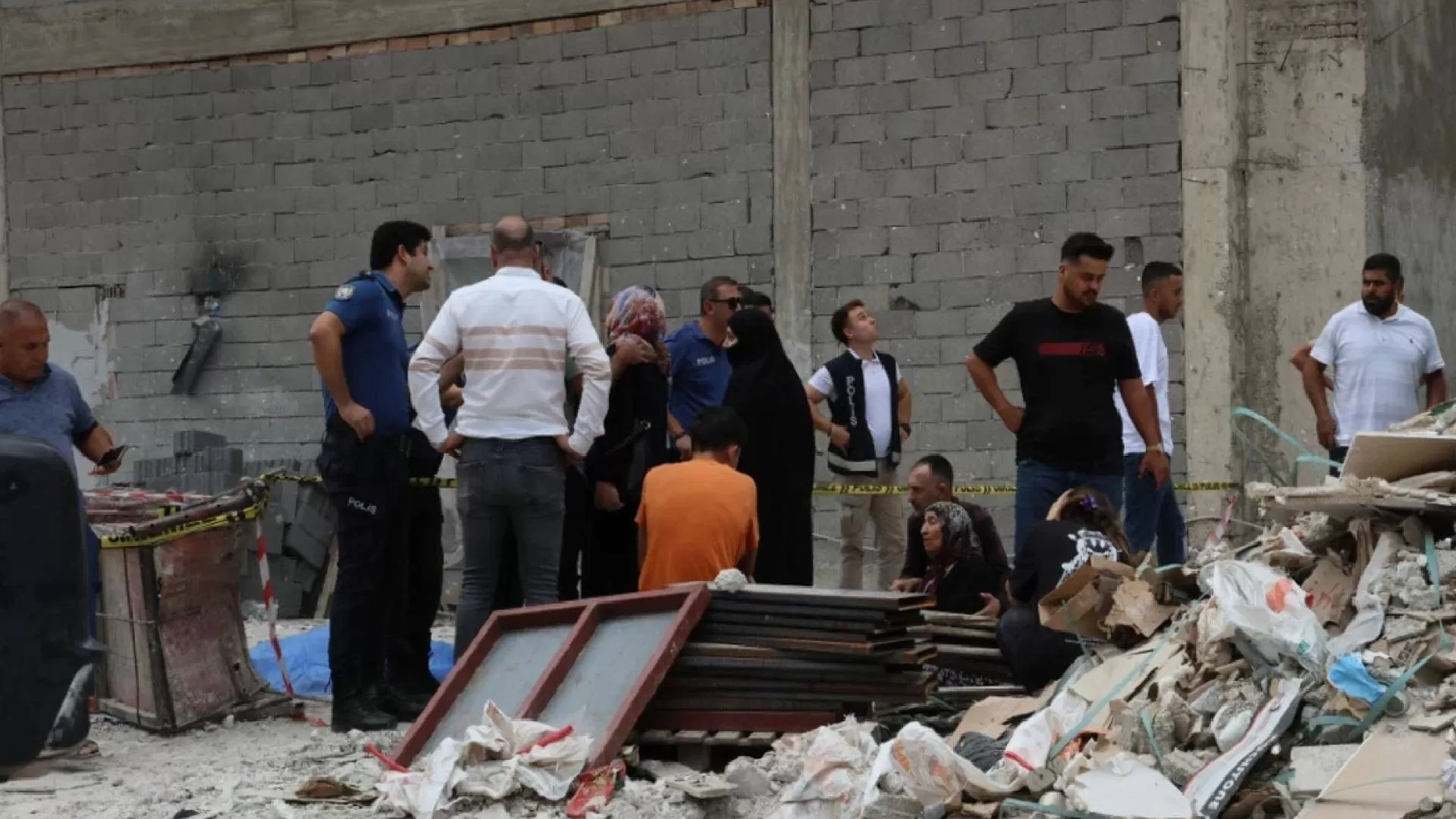 Adana’da üzerlerine demir kova düşen 2 işçi hayatını kaybetti