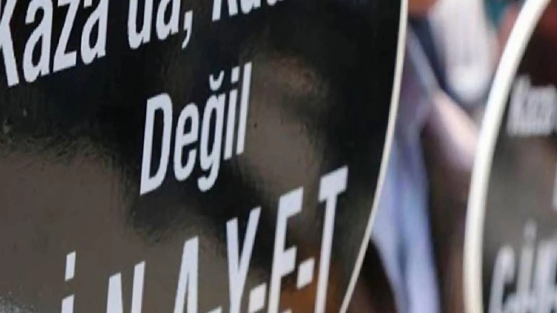 Ambulansı aramak için sigorta girişini yapmayı bekledikleri iddia edilen işçi hayatını kaybetti!
