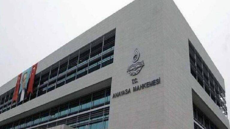 Anayasa Mahkemesi: "Zam eleştirisi" işten çıkarma nedeni değil 14 Anayasa Mahkemesi: "Zam eleştirisi" işten çıkarma nedeni değil