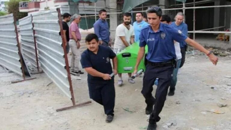 Antalya'da seradan düşen 40 yaşındaki işçi yaşamını kaybetti