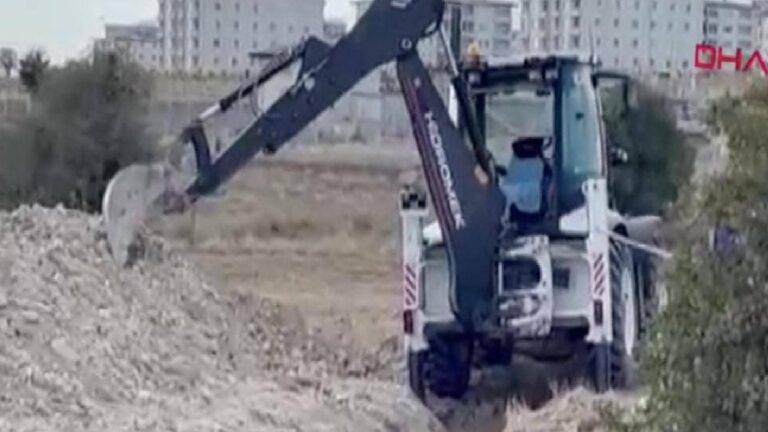 Burdur'da drenaj çalışması sırasında oluşan göçükte 55 yaşındaki işçi yaşamını yitirdi! 2 Burdur'da drenaj çalışması sırasında oluşan göçükte 55 yaşındaki işçi yaşamını yitirdi!