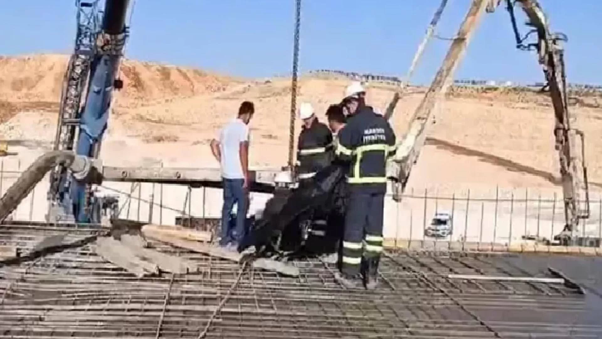 Düzce'de üzerine beton pompası devrilen işçi hayatını kaybetti
