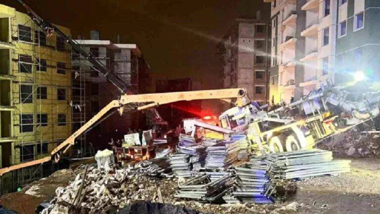 Adıyaman'da devrilen beton aracının altında kalan 50 yaşındaki işçi yaşamını kaybetti