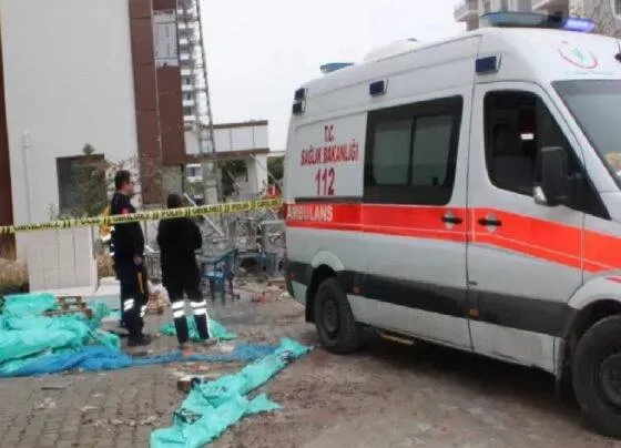 Malatya'da çöken iskelede iki işçi hayatını kaybetti 2