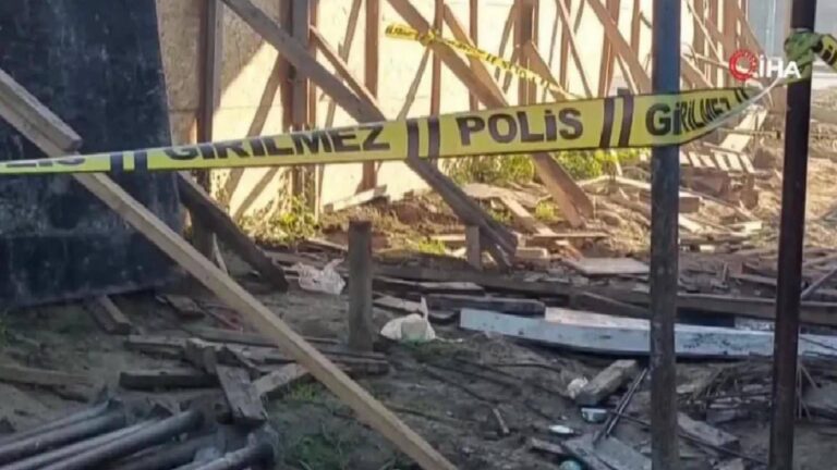 Sakarya'da elektrik akımına kapılan 29 yaşındaki işçi üçüncü kattan düşerek hayatını kaybetti! 1 Sakarya'da elektrik akımına kapılan 29 yaşındaki işçi üçüncü kattan düşerek hayatını kaybetti! 1