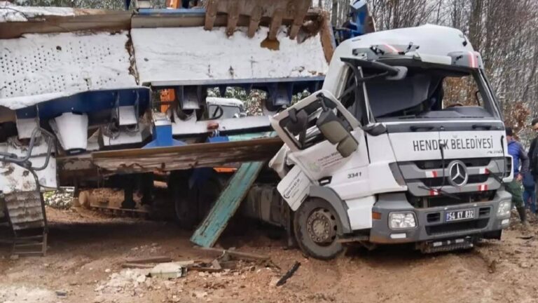 Sakarya'da taş kırma makinesinin devrilmesi ile kabinde sıkışan işçi yaşamını kaybetti