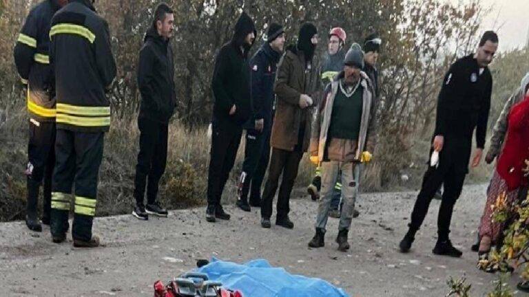 Manisa'da traktörün altında kalan 54 yaşındaki işçi hayatını kaybetti 11 Manisa'da traktörün altında kalan 54 yaşındaki işçi hayatını kaybetti