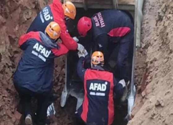 Elazığ'da altyapı kazısında yaşanan göçükte 48 yaşındaki işçi can verdi 6