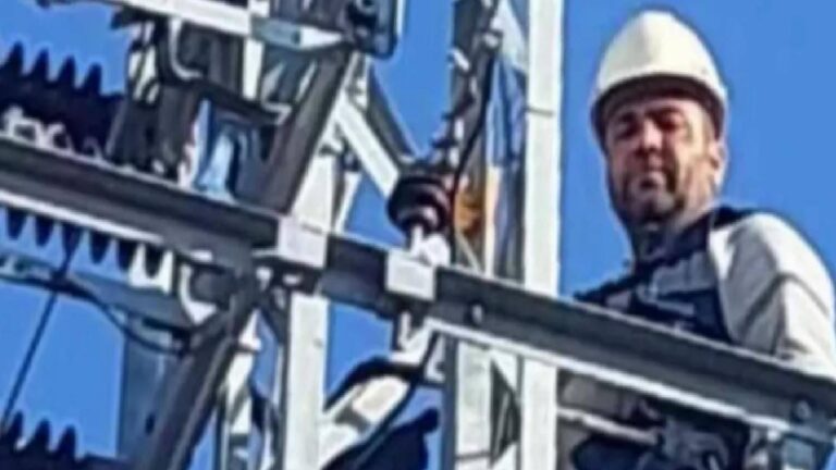 Şanlıurfa'da elektrik direğinin altında kalan 40 yaşındaki işçi yaşamını kaybetti