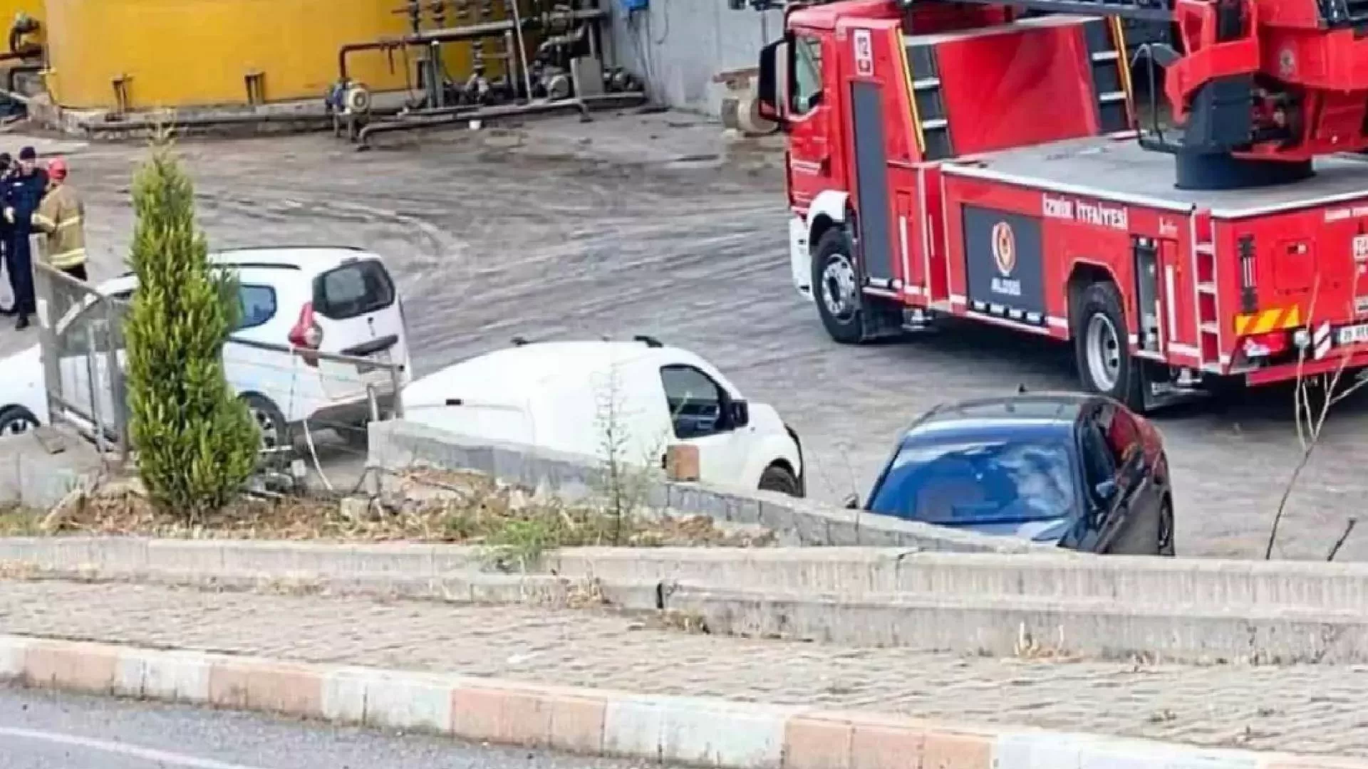 İzmir'de kimyasal fabrikasında patlama: 1 kişi yaşamını yitirdi, 4 yaralı var!