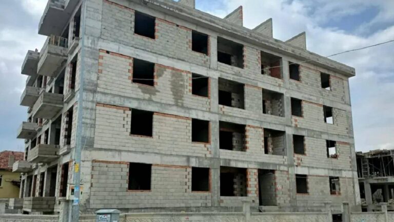 Isparta'da asansör boşluğuna düşen işçi hayatını kaybetti