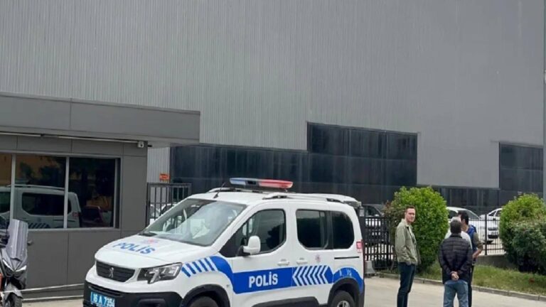 Bursa'da vincin altında kalan 35 yaşındaki işçi hayatını kaybetti! 16 Bursa'da vincin altında kalan 35 yaşındaki işçi hayatını kaybetti!