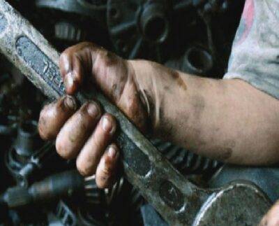 İnşaattan düşen 12 yaşındaki çocuk işçi entübe edildi!