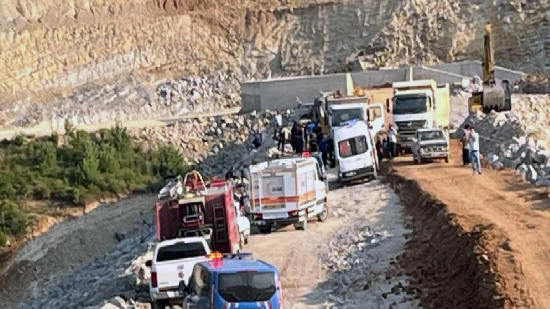 Adana'da baraj göleti inşaatında göçük altında kalan işçi hayatını kaybetti
