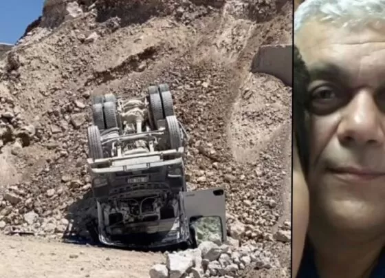 Adana'da kum ocağında devrilen kamyona sıkışan 59 yaşındaki işçi yaşamını kaybetti