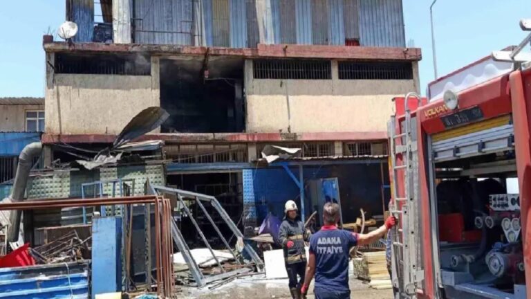 Adana'da üretim atölyesinde patlamada 3 işçi yaralandı 7 Adana'da üretim atölyesinde patlamada 3 işçi yaralandı 2