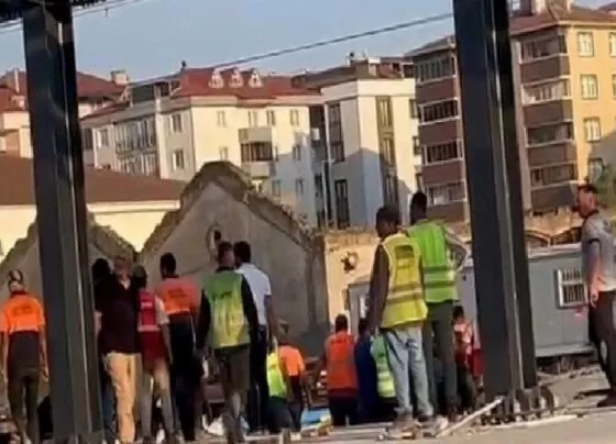 Tren istasyonunda işçi, elektrik akımına kapılarak ağır yaralandı