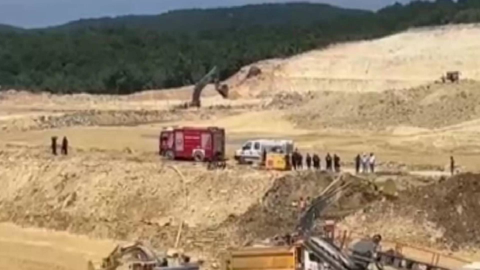 İstanbul Çatalca’da kum ocağında göçükte bir işçi hayatını kaybetti