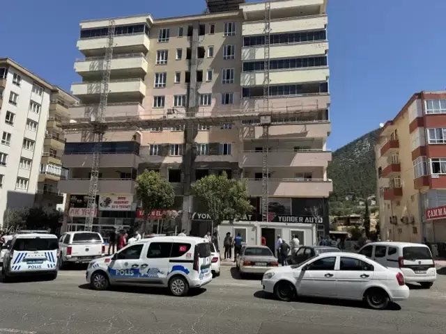 Kahramanmaraş'ta inşaat iskelesi çöktü: 2 işçi hayatını kaybetti, 1 işçi ağır yaralı