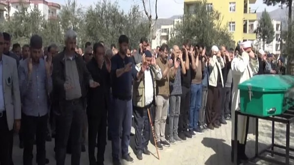Mersin’de 12 yaşındaki çocuk işçi öldürüldü: Çok yavaş çalışıyorsun! 2 Mersin’de 12 yaşındaki çocuk işçi öldürüldü: Çok yavaş çalışıyorsun! 1
