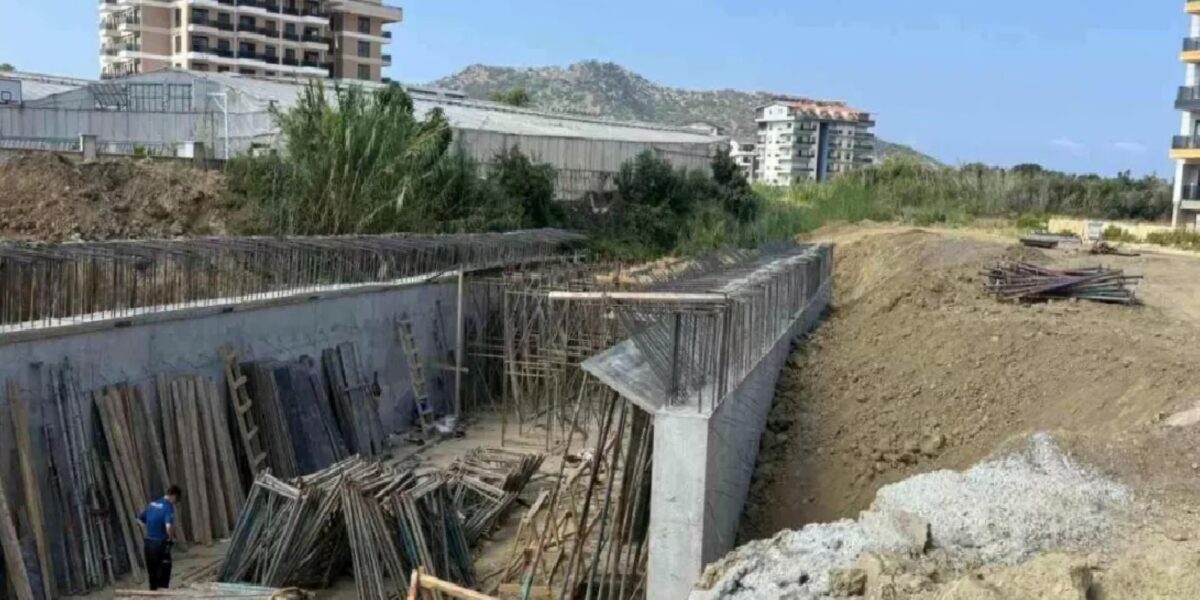 Antalya'da yüksekten düşen 67 yaşındaki işçi hayatını kaybetti 4