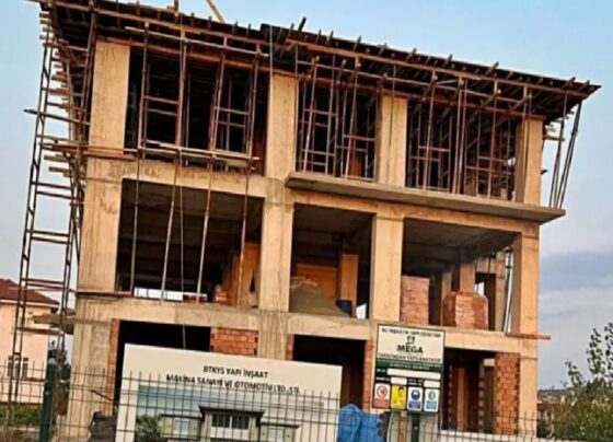 Sakarya'da inşaatın 3. katından düşen 60 yaşındaki işçi hayatını kaybetti
