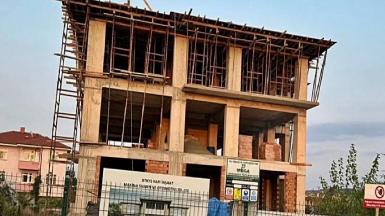 Sakarya'da inşaatın 3. katından düşen 60 yaşındaki işçi hayatını kaybetti