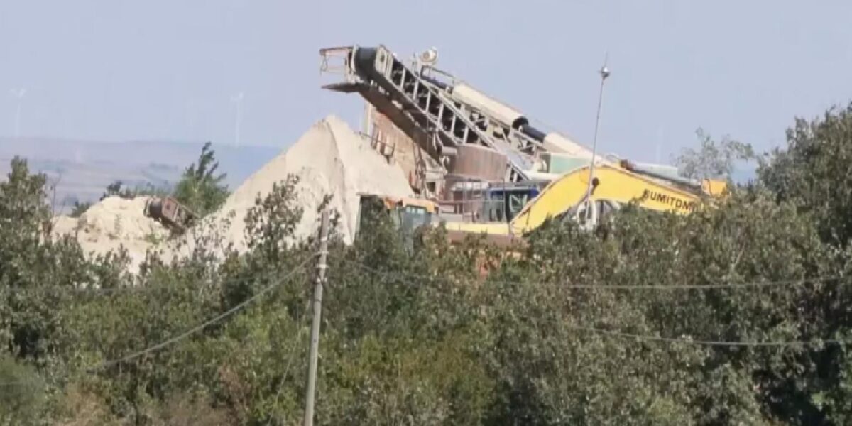 Silivri'de kum ocağında göçük: 1 işçi hayatını kaybetti